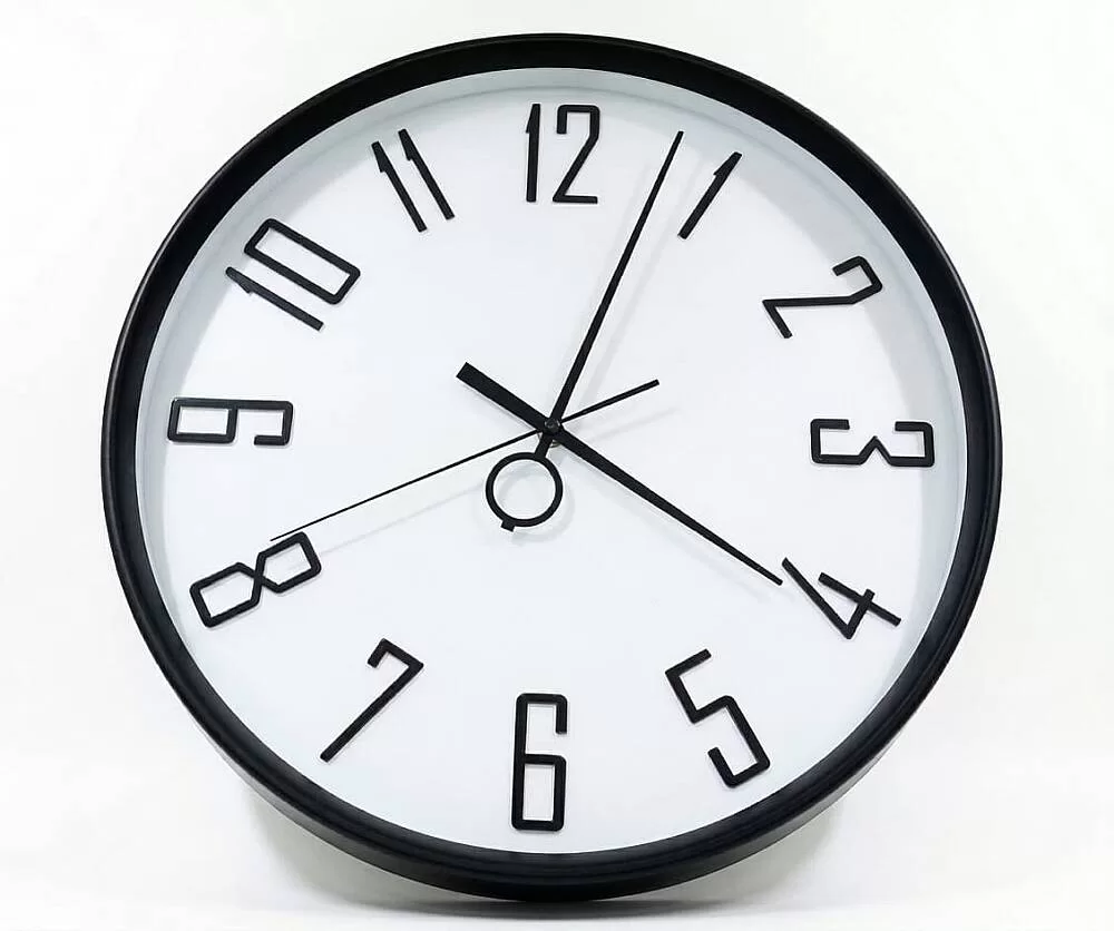 40 cm Duvar Saati Siyah Çerçeveli Beyaz Minimalist görsel 1