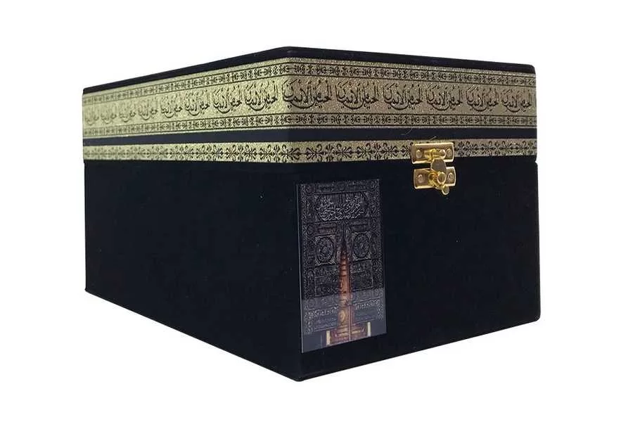Kur'an + Bayrak + Fincan Hediye Seti (Hafız Boy, Kırmızı, Kabe Motifli) görsel 2