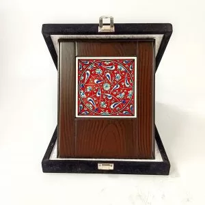 Kütahya 10*10 Çini Karo Ahşap Çerçeveli Kadife Kutulu Plaket görsel 3